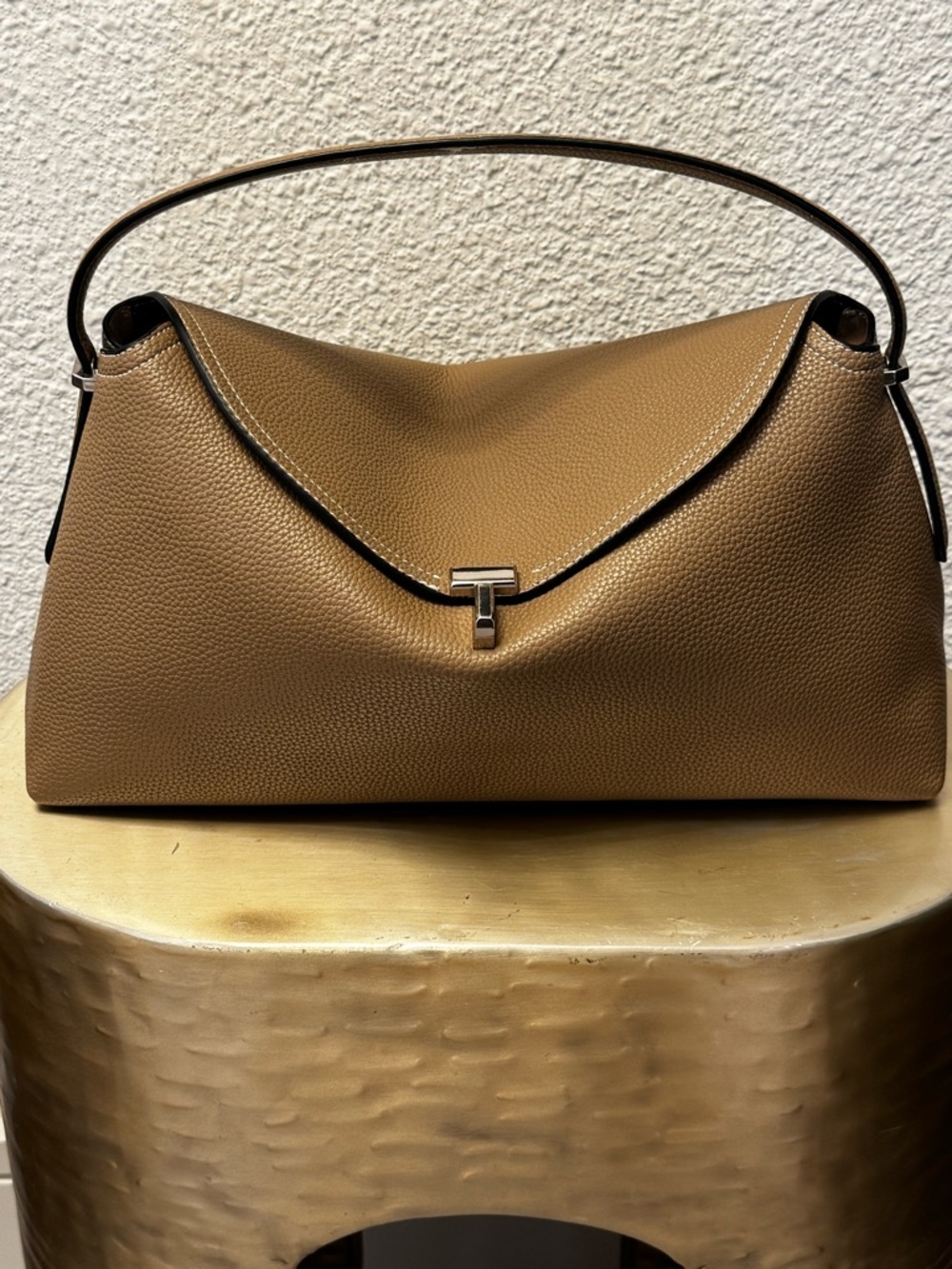 Toteme T-Lock Leather Shoulder Bag Large Taupe Gold Hardware - Picture 8 of 12